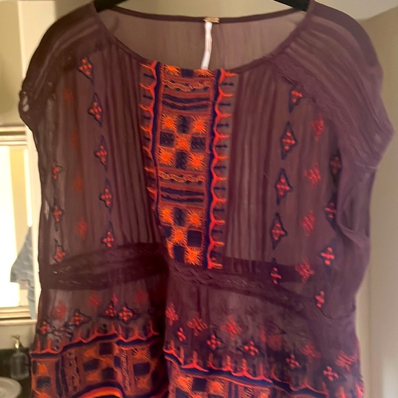 Free People Maroon embroidered top XS - Picture 2 of 4